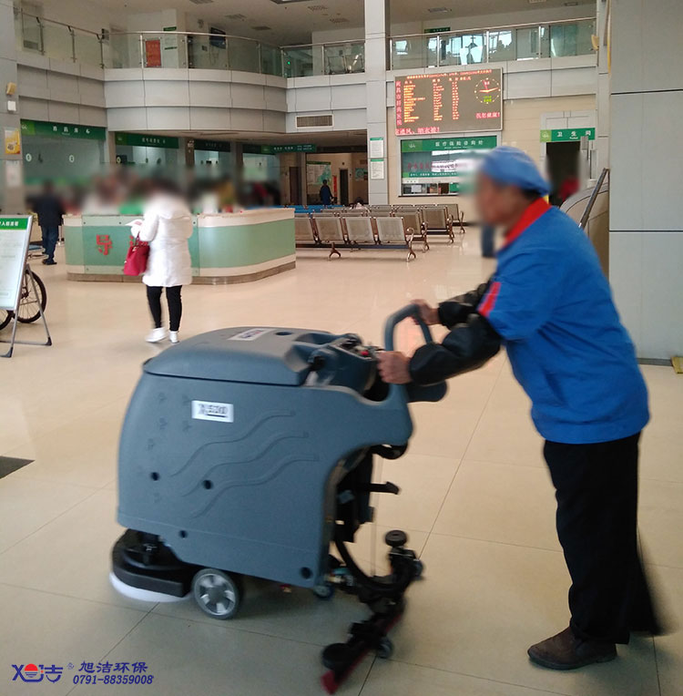 醫(yī)院保潔，醫(yī)院手推式洗地機(jī)大廳清洗